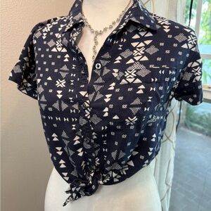 Hollister women’s XS Navy Blue and White Geometric Front Tie Crop Shirt Boho Y2K